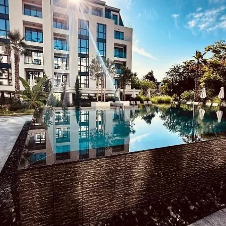 Апартаменты Sunny Flat Near The & Pool View *