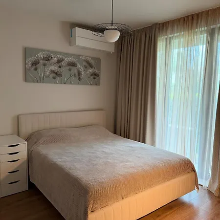 Sunny Flat Near The & Pool View Апартаменты *